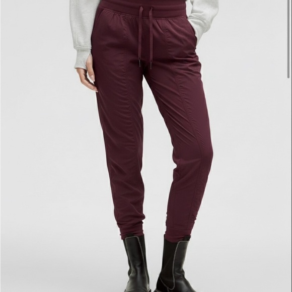 Lululemon - Dance Studio Mid-Rise Jogger - Picture 3 of 3